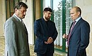 С главой Общественного совета по контролю за восстановлением экономики и социальной сферы Чеченской Республики Алу Алхановым и первым заместителем председателя правительства Чеченской Республики Рамзаном Кадыровым.