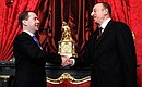 С Президентом Азербайджана Ильхамом Алиевым. Перед началом заседания Совета глав государств СНГ.