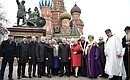 With participants in the flower-laying ceremony at the monument to Kuzma Minin and Dmitry Pozharsky.