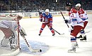Матч нового пятого сезона Ночной хоккейной лиги между хоккеистами-ветеранами команды «Звёзды НХЛ» и сборной НХЛ.