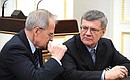 Генеральный прокурор Юрий Чайка (справа) и председатель Конституционного Суда Валерий Зорькин на заседании Совета по противодействию коррупции.