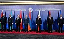 Совместное фотографирование глав государств – членов ОДКБ. Фото: Сергей Гунеев, РИА «Новости»