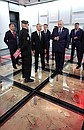 По окончании церемонии открытия Ржевского мемориала Владимир Путин и Александр Лукашенко осмотрели экспозицию павильона Центрального музея Великой Отечественной войны 1941–1945 годов.