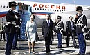 С супругой Светланой Медведевой в аэропорту Схипхол.