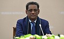 Исполняющий обязанности Президента Республики Маврикий Парамасивум Вьяпури.