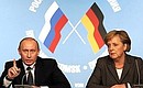 С Федеральным канцлером ФРГ Ангелой Меркель на российско-германском экономическом форуме.
