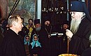 С архиепископом Владимирским и Суздальским Евлогием в Успенском кафедральном соборе.