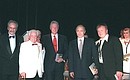 С Президентом США Биллом Клинтоном (в центре слева) после концерта джазовых коллективов Олега Лундстрема, Игоря Бутмана и детского ансамбля Петра Петрухина.