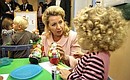 Во время посещения Русского детского центра «Матрёшка» в Цюрихе.
