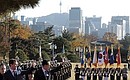 Церемония официальной встречи. С Президентом Республики Корея Ли Мён Баком. Фото: Сергей Гунеев, РИА «Новости»