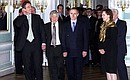 С Премьер-министром Великобритании Энтони Блэром во время осмотра Петродворца.