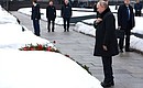During a visit to the Piskarevskoye Memorial Cemetery Vladimir Putin honoured the memory of his brother who died during the siege of Leningrad. Photo: Vyacheslav Prokofyev, TASS