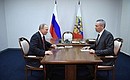 С временно исполняющим обязанности губернатора Новосибирской области Андреем Травниковым.