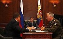 С Министром обороны Анатолием Сердюковым (слева) и начальником Генерального штаба Вооружённых Сил России – первым заместителем Министра обороны Николаем Макаровым.