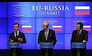 Совместная пресс-конференция по итогам встречи на высшем уровне Россия – Европейский союз. С Председателем Европейского совета Херманом Ван Ромпёем (в центре) и Председателем Еврокомиссии Жозе Мануэлем Баррозу.