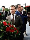 Во время прогулки по городу. На заднем плане — Президент Таджикистана Эмомали Рахмон.
