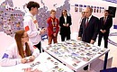 Владимир Путин ознакомился с деятельностью ключевых проектов молодёжной политики, представленных на площадке Дома молодёжи в ЦВЗ «Манеж».