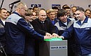 During his visit to the Avtodizel plant, Vladimir Putin took part in the ceremony to launch serial production of YaMZ-530 gas engines.