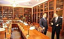 С ректором университета, деканом юридического факультета Николаем Кропачевым в библиотеке юрфака.