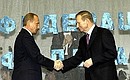 На торжественной церемонии закрытия Года России на Украине с Президентом Украины Леонидом Кучмой.