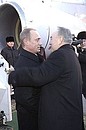 Встреча президентов России и Казахстана в аэропорту.