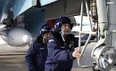 С начальником отдела боевой подготовки Центрапереобучения лётного состава ВВС Российской Федерации Юрием Грицаенко перед полётом на фронтовом бомбардировщике «Су-34».