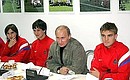 Meeting with the players on Russia\'s junior national football team.