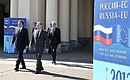 С Председателем Европейской комиссии Жозе Мануэлом Баррозу (слева) и Председателем Европейского совета Херманом Ван Ромпёем перед началом рабочего заседания саммита Россия – Европейский союз.
