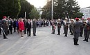 На церемонии возложения венка к памятнику советским воинам-освободителям.