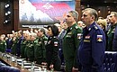 По окончании заседания коллегии Министерства обороны Владимир Путин наградил государственными наградами Северный флот, Командование дальней авиации и 104-й гвардейский десантно-штурмовой полк.