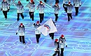 Российские спортсмены на Национальном стадионе в Пекине («Птичье гнездо») в ходе церемонии открытия XXIV Олимпийских зимних игр. Фото РИА «Новости»