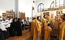 На первой литургии во вновь освящённом храме святых Марфы и Марии в Марфо-Мариинской обители.