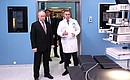 В ходе посещения тульского областного клинического онкодиспансера. Фото: Александр Казаков, РИА Новости