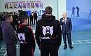 В ходе встречи с участниками турнира по профессиональному боксу. Фото: Алексей Никольский, РИА «Новости»