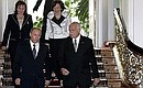 С Президентом Чехии Вацлавом Клаусом. На заднем плане: супруги президентов Людмила Путина (слева) и Ливия Клаусова.
