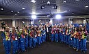 C волонтёрами, участвующими в подготовке и проведении XXII Олимпийских и XI Паралимпийских зимних игр в Сочи.