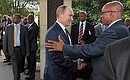 С Президентом ЮАР Джейкобом Зумой перед началом встречи с главами африканских государств.