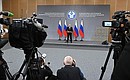 Владимир Путин ответил на вопросы представителей СМИ. Фото: Рамиль Ситдиков, РИА «Новости»