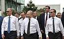 C Секретарём Совета Безопасности Николаем Патрушевым (слева) и Председателем Правительства Дмитрием Медведевым во время посещения спортивно-оздоровительного центра „Волей Град“.