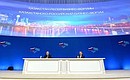 С Президентом Казахстана Нурсултаном Назарбаевым на Российско-казахстанском бизнес-форуме.