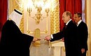 Верительную грамоту Президенту России вручает посол Государства Кувейт Нассер Хаджи Ибрагим Аль-Музайан.