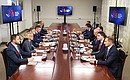Participants in a meeting with Eastern Economic Forum moderators. Photo: Yegor Aleyev, Host Photo Agency TASS