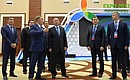 С Президентом Казахстана Нурсултаном Назарбаевым (слева) во время осмотра выставок «Развитие транспортно-логистического потенциала евразийского пространства» и «Астана-ЭКСПО-2017».