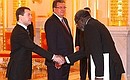 Церемония вручения верительных грамот послами иностранных государств. Верительную грамоту Президенту России вручает посол Республики Камерун Махамат Паба Сале.