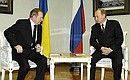 Владимир Путин обсудил с Леонидом Кучмой политическую ситуацию на Украине.