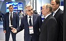 С генеральным директором компании «Российские космические системы» Андреем Тюлиным во время посещения Международного авиационно-космического салона МАКС-2017.