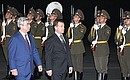 Президент Армении Серж Саргсян встретил Дмитрия Медведева в аэропорту.