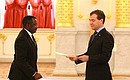 Ambassador of the Republic of Namibia Ndali-Che Kamati presents his letter of credence.
