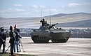 По окончании военных манёвров «Восток-2018» состоялся полевой смотр войск.
