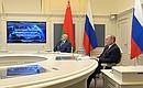 Владимир Путин вместе с Президентом Белоруссии Александром Лукашенко наблюдали за ходом учения сил стратегического сдерживания из ситуационного центра Кремля.